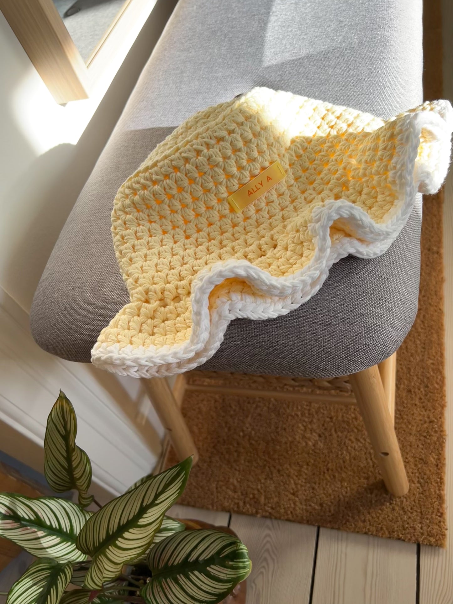 Pastelgul Bucket // MADE-TO-ORDER
